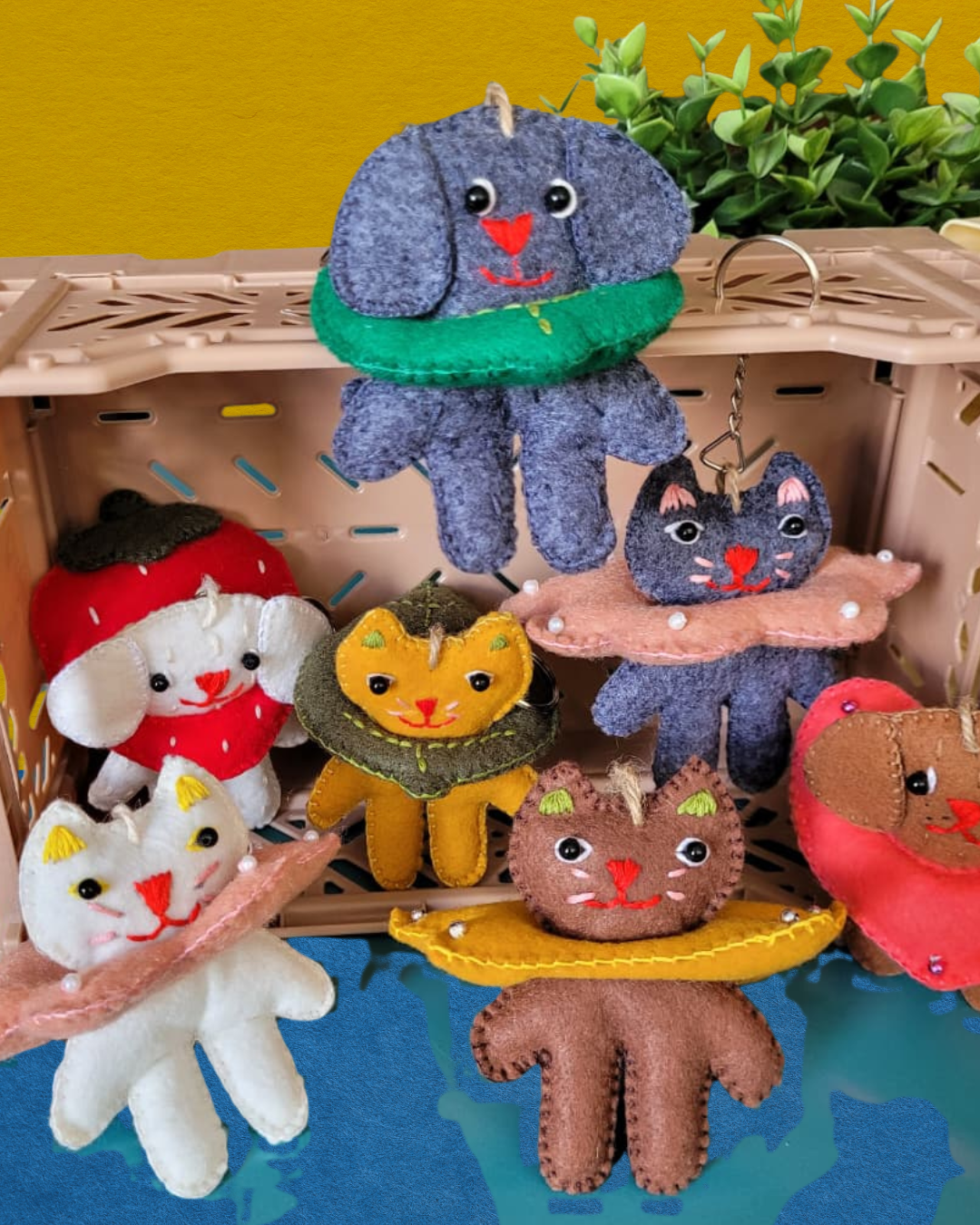 1. Charms Patitas