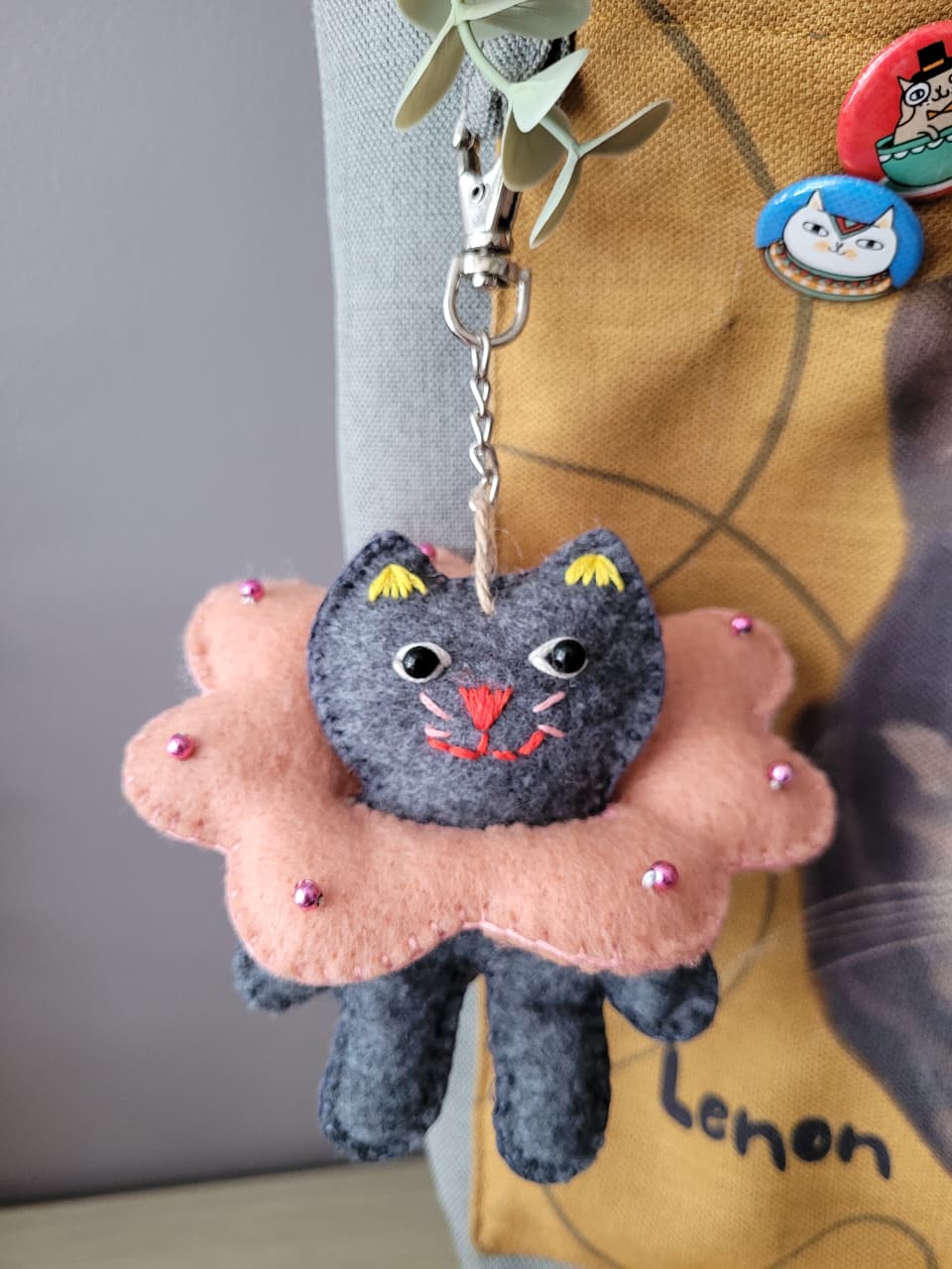 1. Charms Patitas